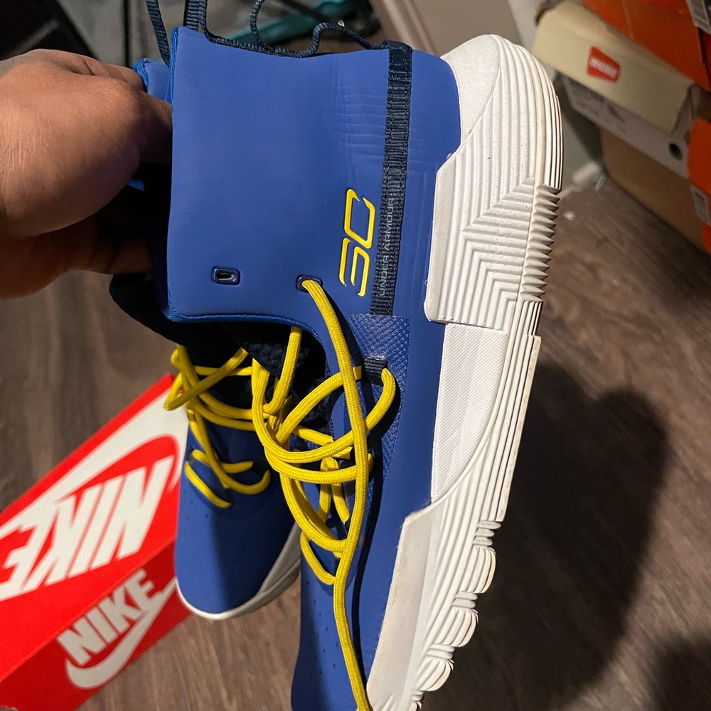 Under Armour curry basketball shoes